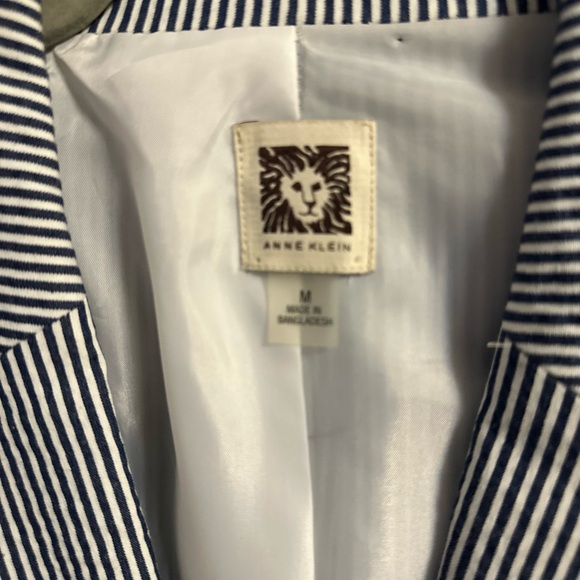 Like New Anne Klein Seersucker Blazer - Picture 4 of 10